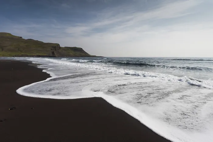 Gerahmter Druck : Wellen, Strand, Breiðavík Gerahmter Druck : Wellen, Strand, Breiðavík