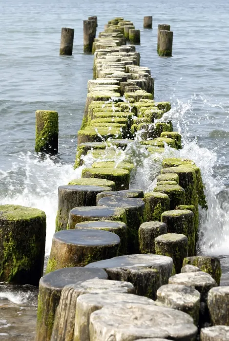 Gerahmter Druck : wave-breaker Gerahmter Druck : wave-breaker