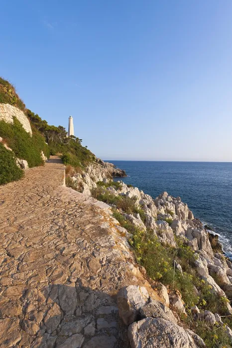 Gerahmter Druck : Weit am Leuchtturm von Cap Ferrat.