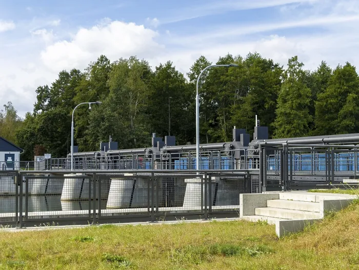 Gerahmter Druck : Wehr auf der Spree mit Brücke, Hartmansdorf, Spreewald, Brandenburg, Deutschland Gerahmter Druck : Wehr auf der Spree mit Brücke, Hartmansdorf, Spreewald, Brandenburg, Deutschland
