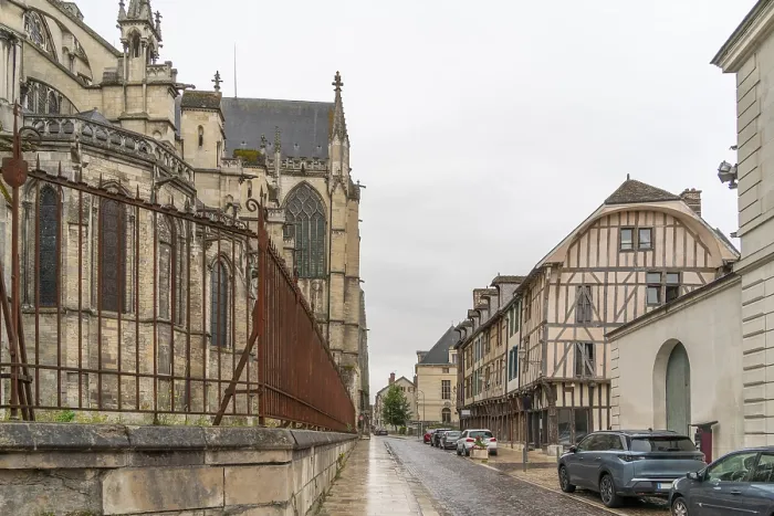 Gerahmter Druck : Nasse Eindrücke von Troyes. Gerahmter Druck : Nasse Eindrücke von Troyes.
