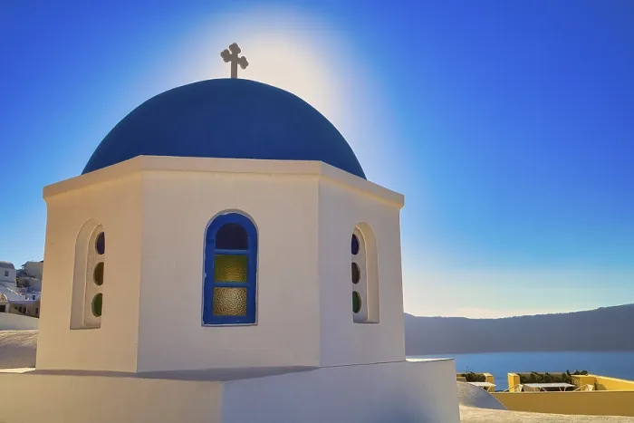 Gerahmter Druck : Weiße Kirchen mit blauen Kuppeln. Gerahmter Druck : Weiße Kirchen mit blauen Kuppeln.