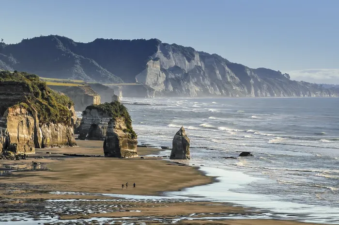 Gerahmter Druck : Weißer Kliffstrand bei Ebbe, Ahititi, Taranaki, Nordinsel, Neuseeland Gerahmter Druck : Weißer Kliffstrand bei Ebbe, Ahititi, Taranaki, Nordinsel, Neuseeland