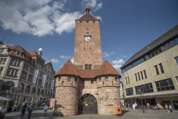 Gerahmter Druck : Weißer Turm, um 1250 erbaut. Gerahmter Druck : Weißer Turm, um 1250 erbaut.