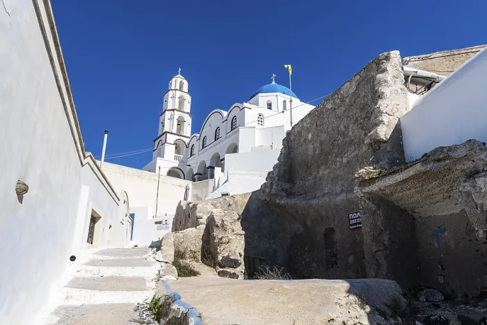 Gerahmter Druck : Weißgetünchte Architektur in Pyrgos. Gerahmter Druck : Weißgetünchte Architektur in Pyrgos.