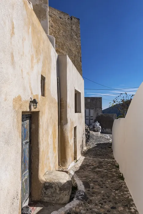 Gerahmter Druck : Weißgetünchte Architektur in Pyrgos. Gerahmter Druck : Weißgetünchte Architektur in Pyrgos.