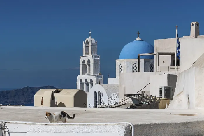 Gerahmter Druck : Weißgetünchte Architektur in Pyrgos. Gerahmter Druck : Weißgetünchte Architektur in Pyrgos.