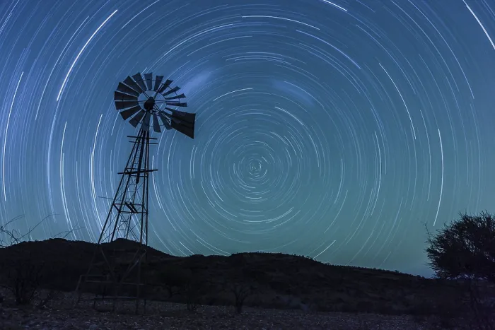 Gerahmter Druck : Windmühle vor einem sternklaren Himmel. Gerahmter Druck : Windmühle vor einem sternklaren Himmel.