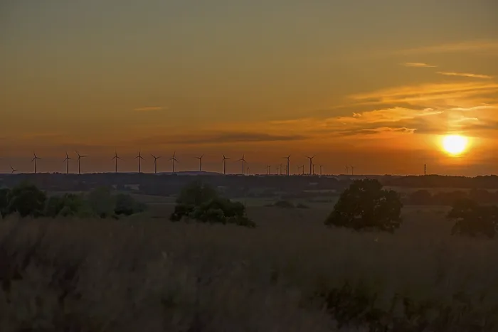 Gerahmter Druck : Windräder im Abendlicht. Gerahmter Druck : Windräder im Abendlicht.