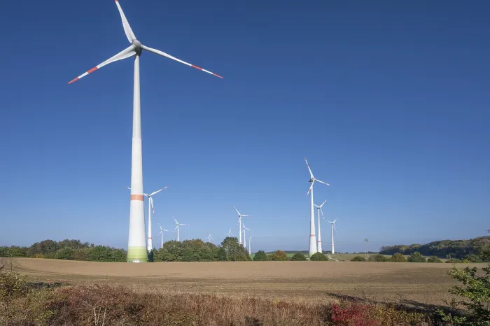 Gerahmter Druck : Windräder in einem offenen Feld. Gerahmter Druck : Windräder in einem offenen Feld.