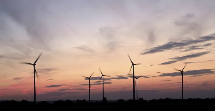Gerahmter Druck : Windräder im Nachglühen. Gerahmter Druck : Windräder im Nachglühen.