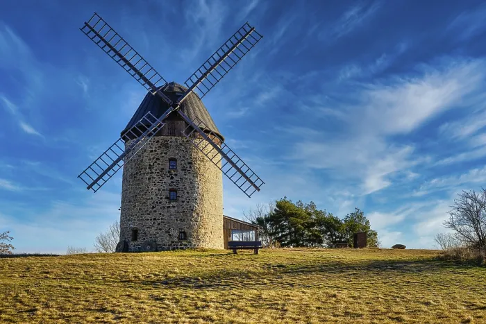 Gerahmter Druck : Ein Windmühle im Feld am Tage. Gerahmter Druck : Ein Windmühle im Feld am Tage.