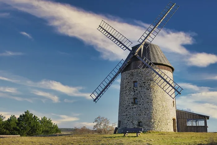 Gerahmter Druck : Ein Windmühle im Feld am Tage. Gerahmter Druck : Ein Windmühle im Feld am Tage.