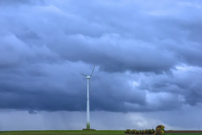Gerahmter Druck : Windmühle mit Regenwolken, Kasberg. Gerahmter Druck : Windmühle mit Regenwolken, Kasberg.