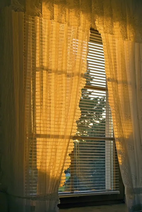 Gerahmter Druck : Fenster im Abendlicht. Gerahmter Druck : Fenster im Abendlicht.