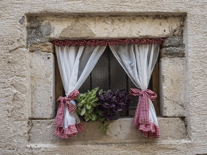 Gerahmter Druck : Fenster mit Blumengestaltung Gerahmter Druck : Fenster mit Blumengestaltung