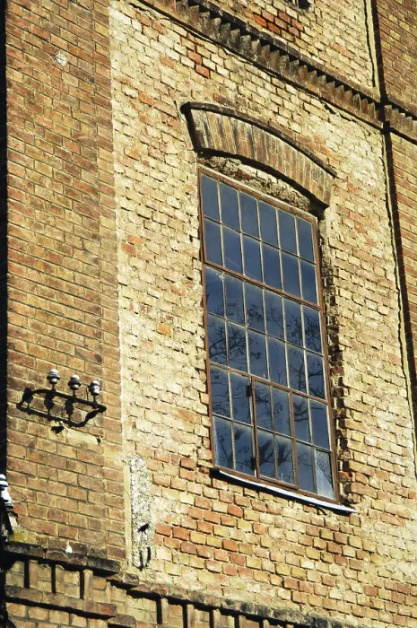 Gerahmter Druck : Das Fenster einer alten Fabrik. Gerahmter Druck : Das Fenster einer alten Fabrik.