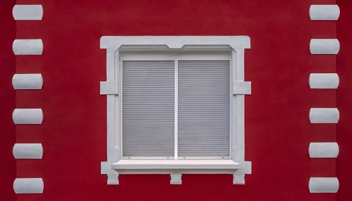 Gerahmter Druck : Das Fenster der roten Wand. Gerahmter Druck : Das Fenster der roten Wand.