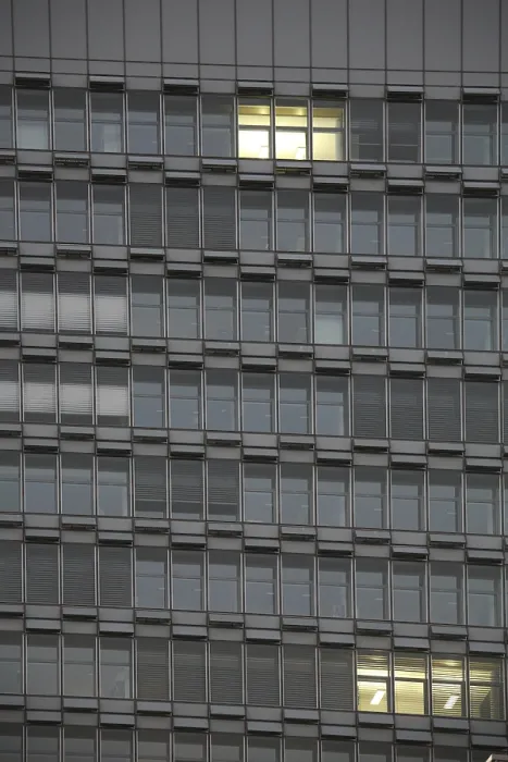 Gerahmter Druck : Fenster eines Bürogebäudes Gerahmter Druck : Fenster eines Bürogebäudes