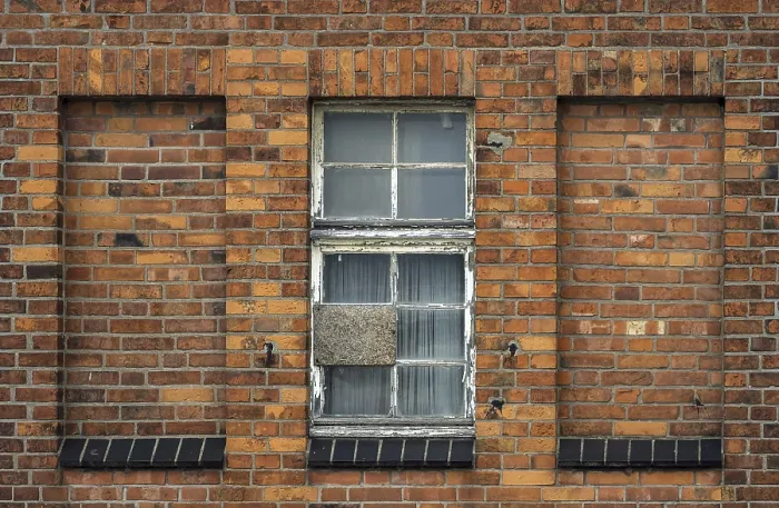 Gerahmter Druck : Fenster in alten Gebäuden Gerahmter Druck : Fenster in alten Gebäuden