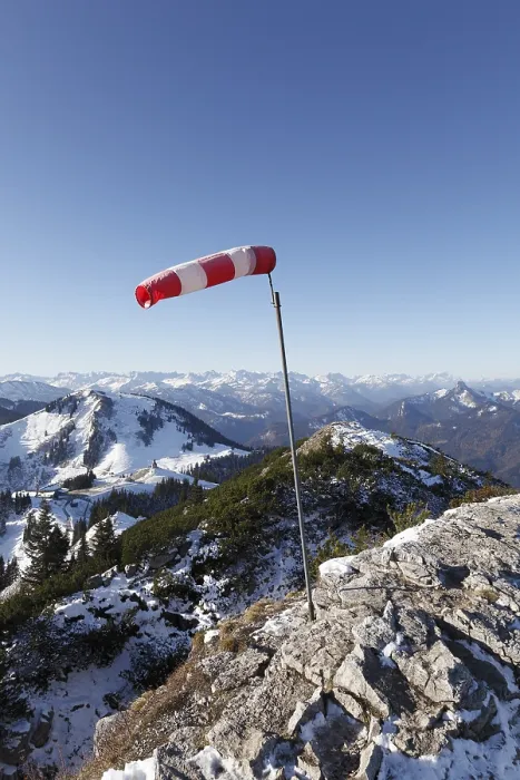 Gerahmter Druck : Windsock auf dem Gipfel des Wallberg, Mt Setzberg links, Mangfallgebirge, Oberbayern, Bayern, Deutschland Gerahmter Druck : Windsock auf dem Gipfel des Wallberg, Mt Setzberg links, Mangfallgebirge, Oberbayern, Bayern, Deutschland