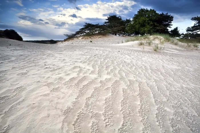 Gerahmter Druck : Windiger Sandtextur und blauer Himmel. Gerahmter Druck : Windiger Sandtextur und blauer Himmel.