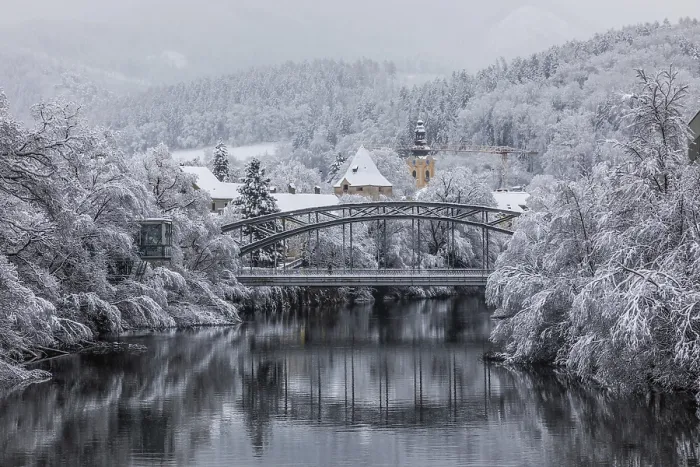 Gerahmter Druck : Winteratmosphäre am Fluss Mur. Gerahmter Druck : Winteratmosphäre am Fluss Mur.