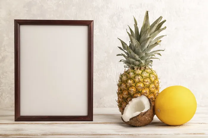 Gerahmter Druck : Holzrahmen mit Ananas, Melone. Gerahmter Druck : Holzrahmen mit Ananas, Melone.
