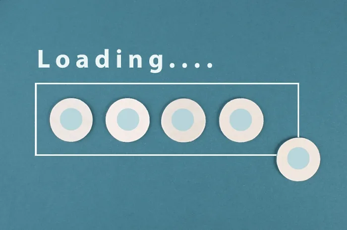 Gerahmter Druck : Das Wort 'Loading' steht über der Fortschrittsleiste. Gerahmter Druck : Das Wort 'Loading' steht über der Fortschrittsleiste.