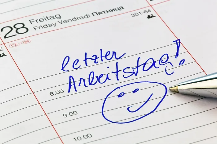 Gerahmter Druck : Letzter Arbeitstag, Eintrag in einem Kalender. Gerahmter Druck : Letzter Arbeitstag, Eintrag in einem Kalender.