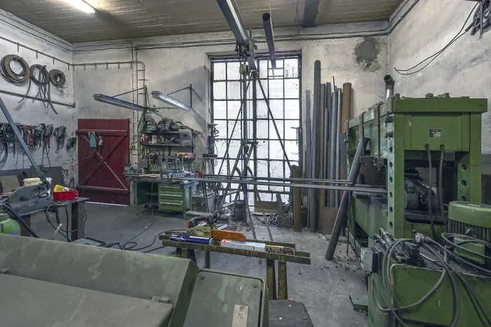 Gerahmter Druck : Werkstatt einer Metallpulvermühle Gerahmter Druck : Werkstatt einer Metallpulvermühle