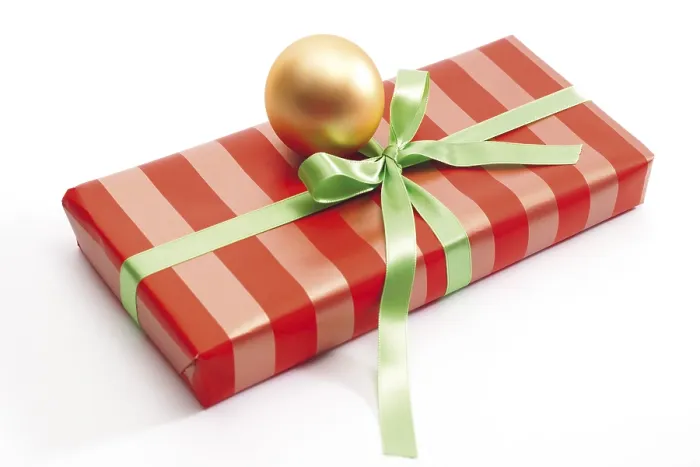 Gerahmter Druck : Verpacktes Weihnachtsgeschenk oder Präsent. Gerahmter Druck : Verpacktes Weihnachtsgeschenk oder Präsent.