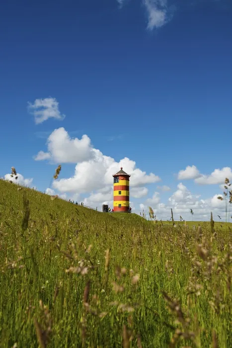 Gerahmter Druck : Gelber Leuchtturm, Pilsum-Leuchtturm Gerahmter Druck : Gelber Leuchtturm, Pilsum-Leuchtturm