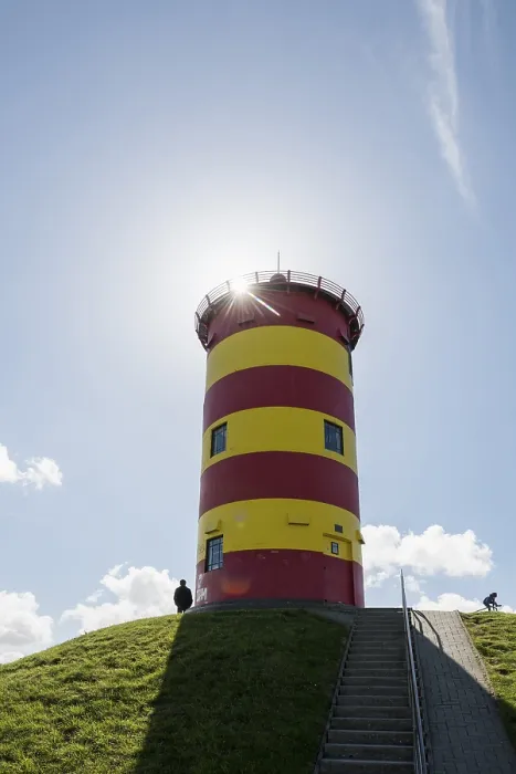 Gerahmter Druck : Gelber Leuchtturm, Pilsum-Leuchtturm Gerahmter Druck : Gelber Leuchtturm, Pilsum-Leuchtturm