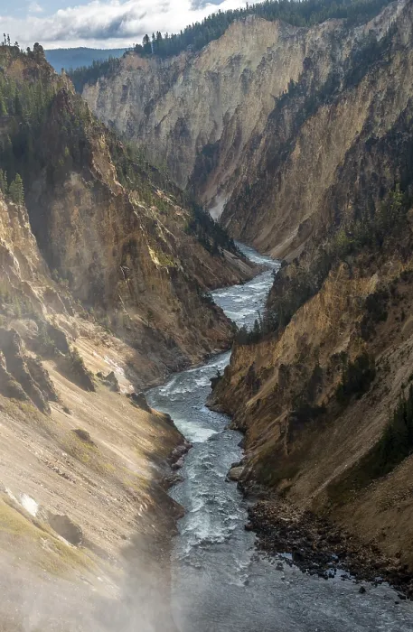 Gerahmter Druck : Der Yellowstone River fließt durch den Gorge. Gerahmter Druck : Der Yellowstone River fließt durch den Gorge.