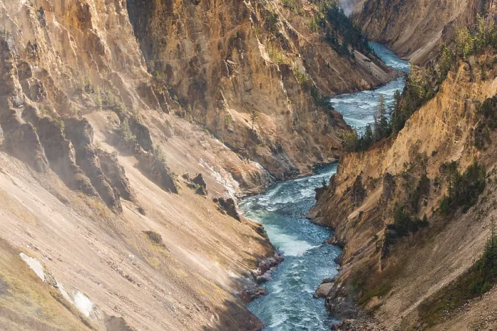 Gerahmter Druck : Der Yellowstone River fließt durch den Gorge.