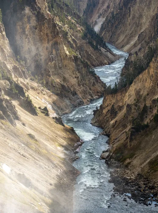 Gerahmter Druck : Der Yellowstone River fließt durch den Gorge. Gerahmter Druck : Der Yellowstone River fließt durch den Gorge.