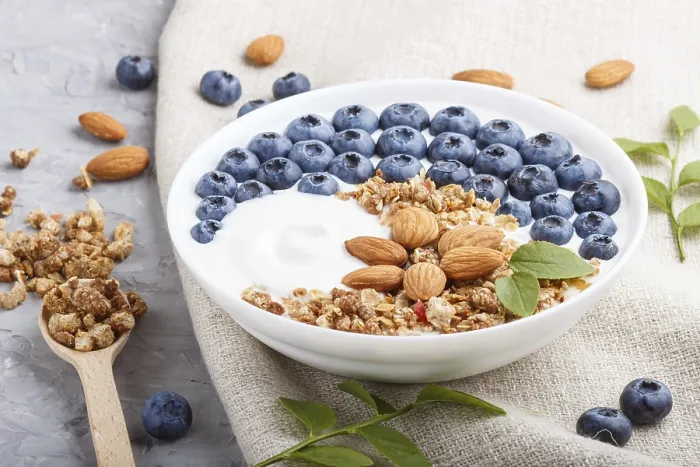 Gerahmter Druck : Joghurt mit Blaubeere Gerahmter Druck : Joghurt mit Blaubeere