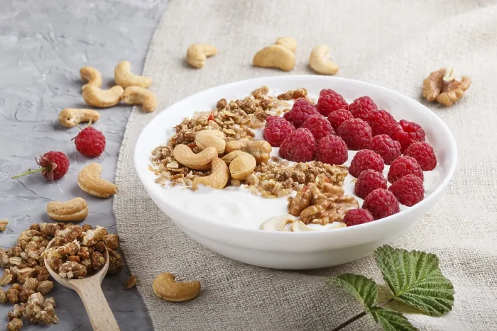 Gerahmter Druck : Joghurt mit Erdbeere, Granola