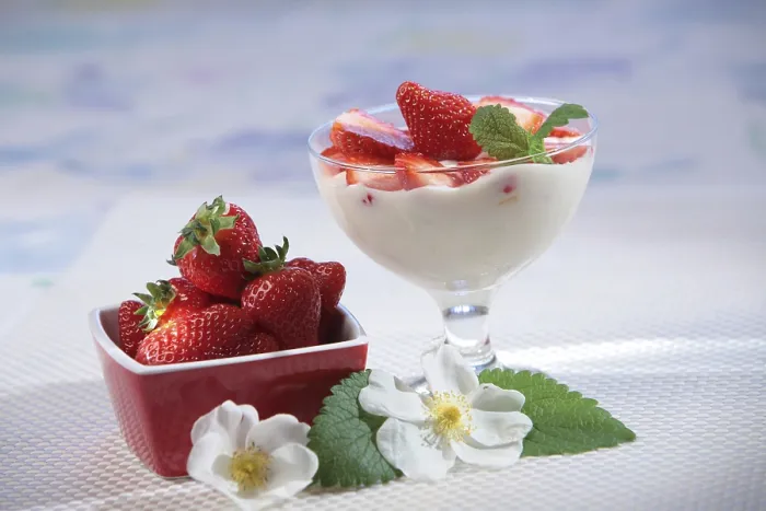 Gerahmter Druck : Joghurt mit Erdbeeren Gerahmter Druck : Joghurt mit Erdbeeren