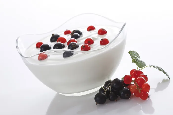 Gerahmter Druck : Joghurt mit Johannisbeeren Gerahmter Druck : Joghurt mit Johannisbeeren