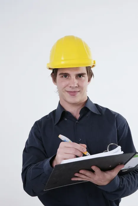 Gerahmter Druck : Jüngerer Architekt mit einem Helm. Gerahmter Druck : Jüngerer Architekt mit einem Helm.