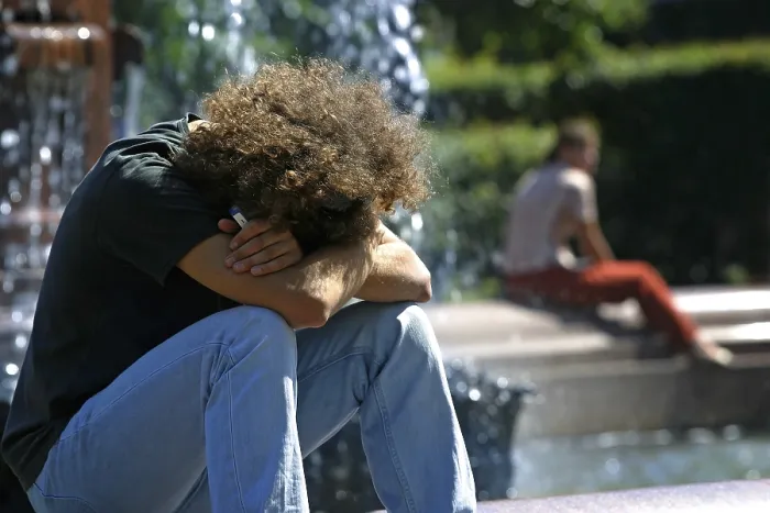 Gerahmter Druck : Der junge Mann in der Depression.
