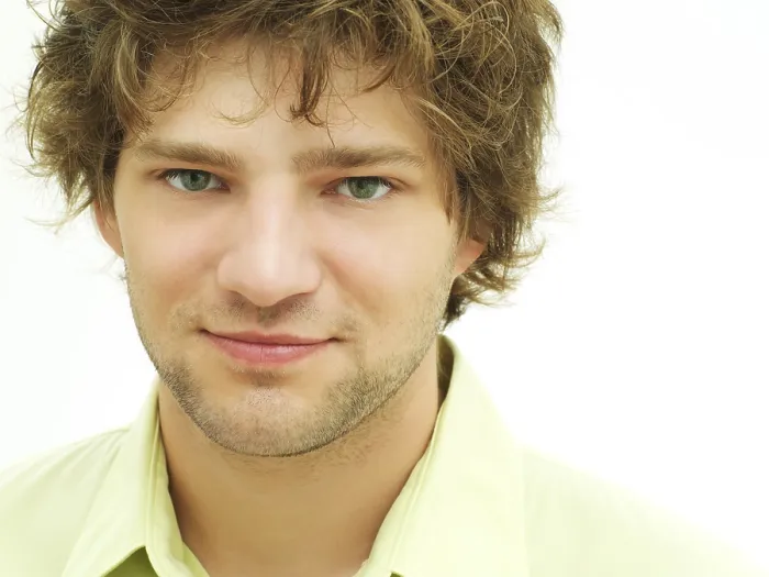 Gerahmter Druck : Jüngerer Mann, Portrait. Gerahmter Druck : Jüngerer Mann, Portrait.