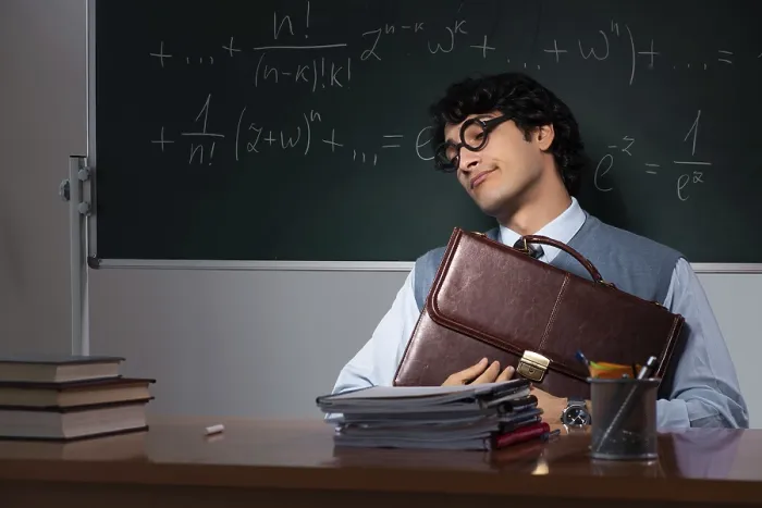 Gerahmter Druck : Jünger Mathematiklehrer vor der Tafel. Gerahmter Druck : Jünger Mathematiklehrer vor der Tafel.