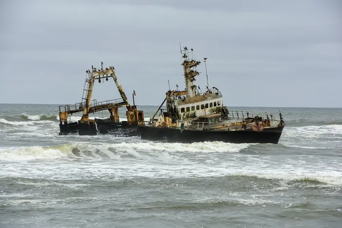 Gerahmter Druck : Schiffswrack Zeila, strandete 2008. Gerahmter Druck : Schiffswrack Zeila, strandete 2008.