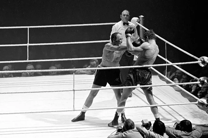 Gerahmter Druck : Henry Cooper gegen Joe Bugner Gerahmter Druck : Henry Cooper gegen Joe Bugner