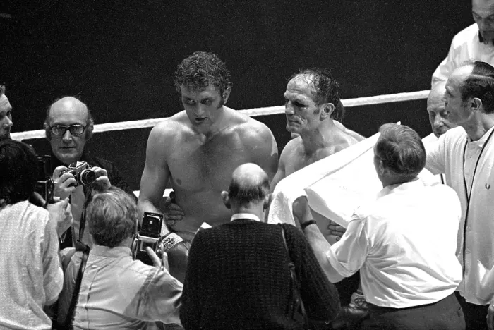 Gerahmter Druck : Henry Cooper gegen Joe Bugner Gerahmter Druck : Henry Cooper gegen Joe Bugner