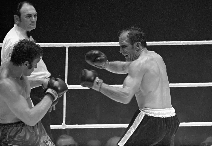 Gerahmter Druck : Henry Cooper gegen Joe Bugner Gerahmter Druck : Henry Cooper gegen Joe Bugner