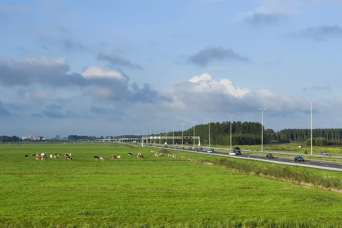 Gerahmter Druck : Autobahn A4 entlang Wiese. Gerahmter Druck : Autobahn A4 entlang Wiese.